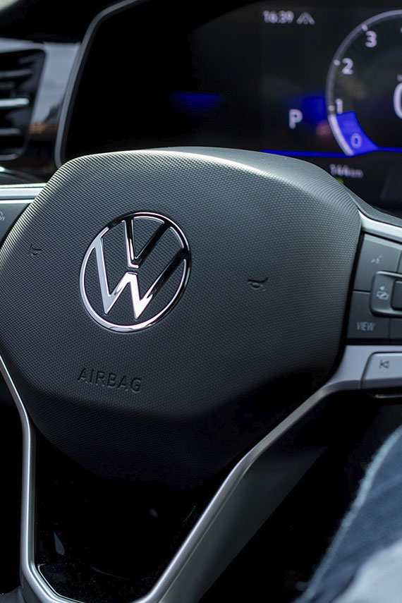 vw-jetta-galeria-02-volante.jpg